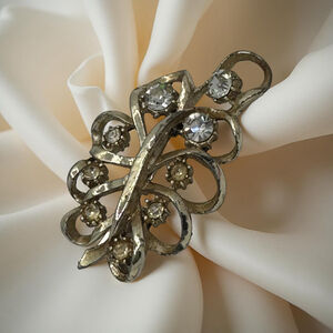 1950s Vintage CORO Rhinestone Leaf Brooch Filigree Signed